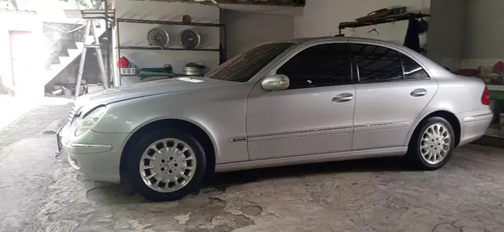 Mercedes Benz E 260 Elegance AT