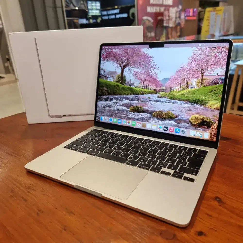 Macbook Air 13 inch , 2022