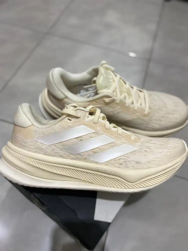Di jual sepatu adidida original