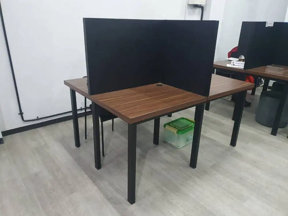 Meja Kantor Kerja untuk 4 Orang