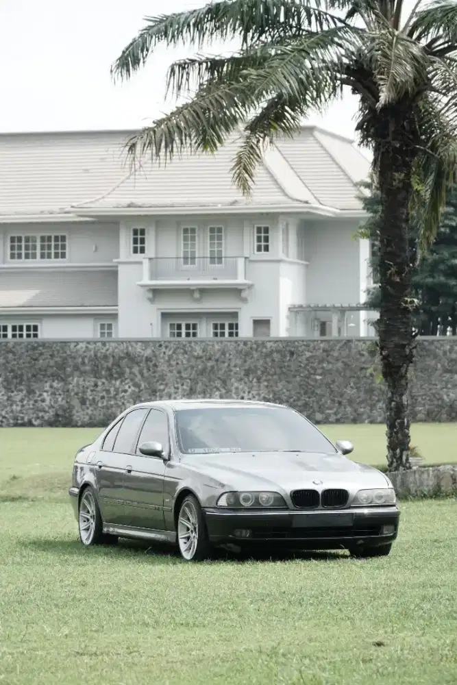 BMW E39 528i 1998