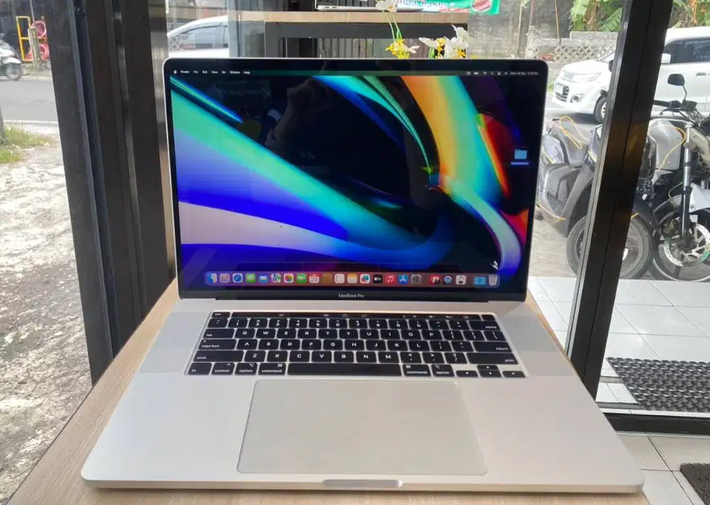 Macbook Pro 2019 Core I9 Dual VGA RAM 16GB/1TB Touchbar
