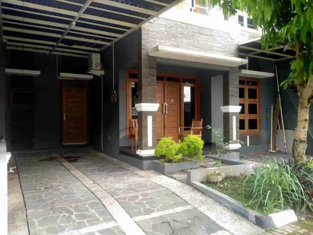 Rumah Bagus Dalam Perumahan Area Condongcatur Dekat Pakuwon Mall dan Kampus UPN