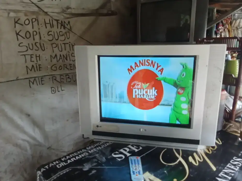 Jual tv 21in LG layar dtar plat nomines harga 320 nego siap antar