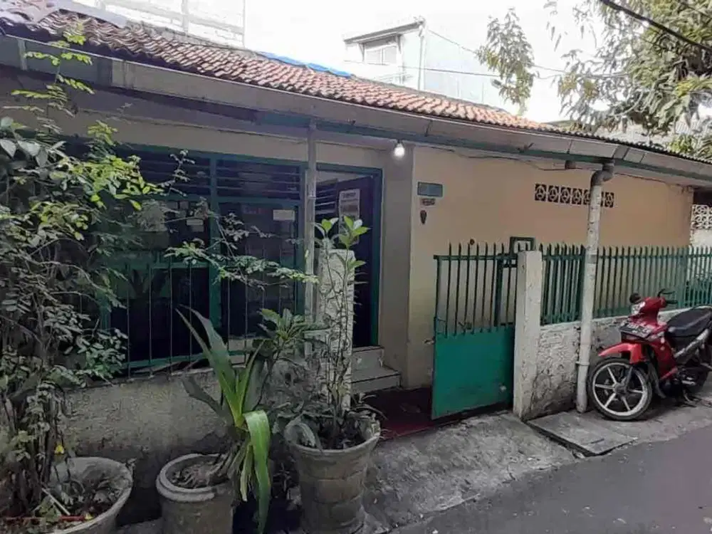 Dijual rumah tua hitung tanah masih layak huni di gunung sahari jakarta  pusat