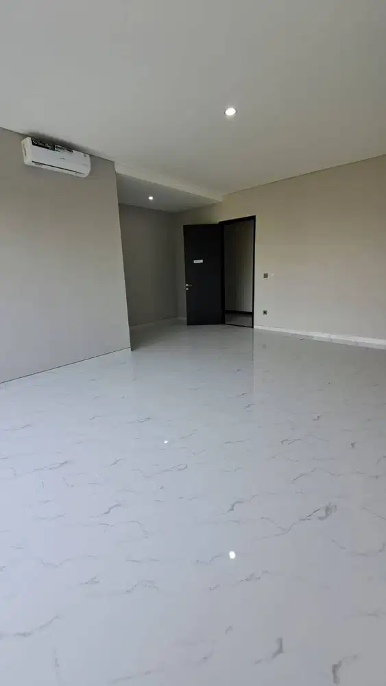 Baru Gress Minimalis 3 lantai Woodland Citraland Row 4 Mobil Surabaya