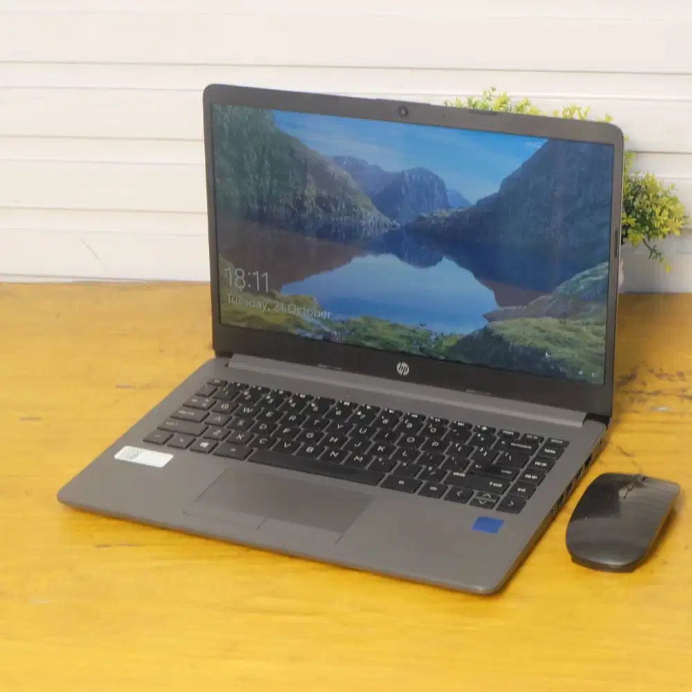 SLIM LAPTOP HP 240 G8 core i3 gen 11 RAM 8 ssd