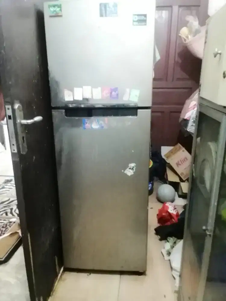Kulkas sharp 2 pintu
