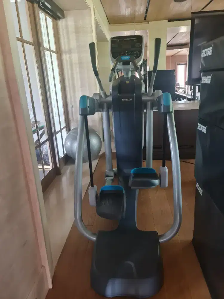 Dijual cepat Precor AMT
