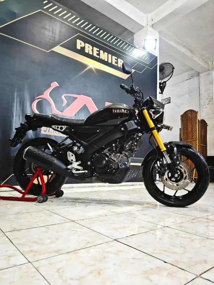 Yamaha XSR 155 VVA TH 2023 glossy black super jos