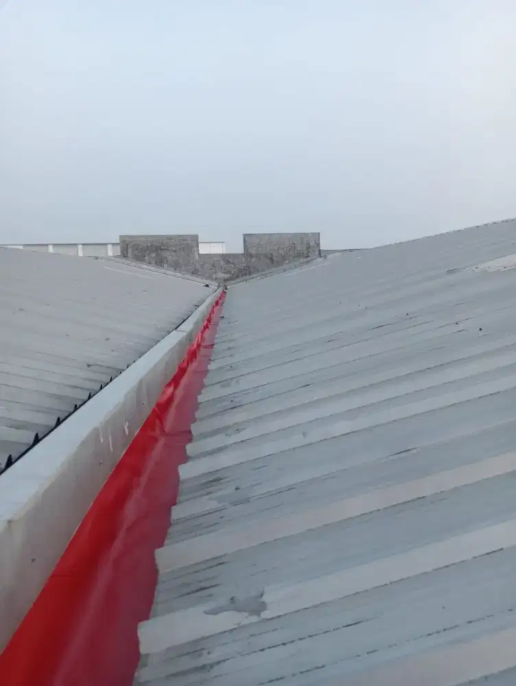 Perbaikan atap yang bocor/renopasi