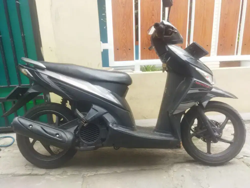 Honda vario  2011 B Depok mesin halus  surat lngkap