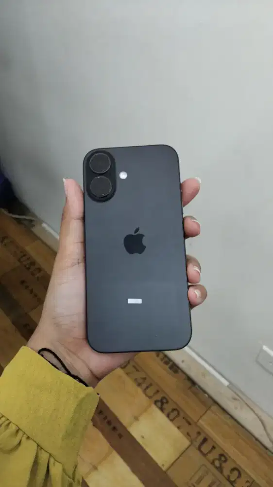 IPhone 16 128 like new