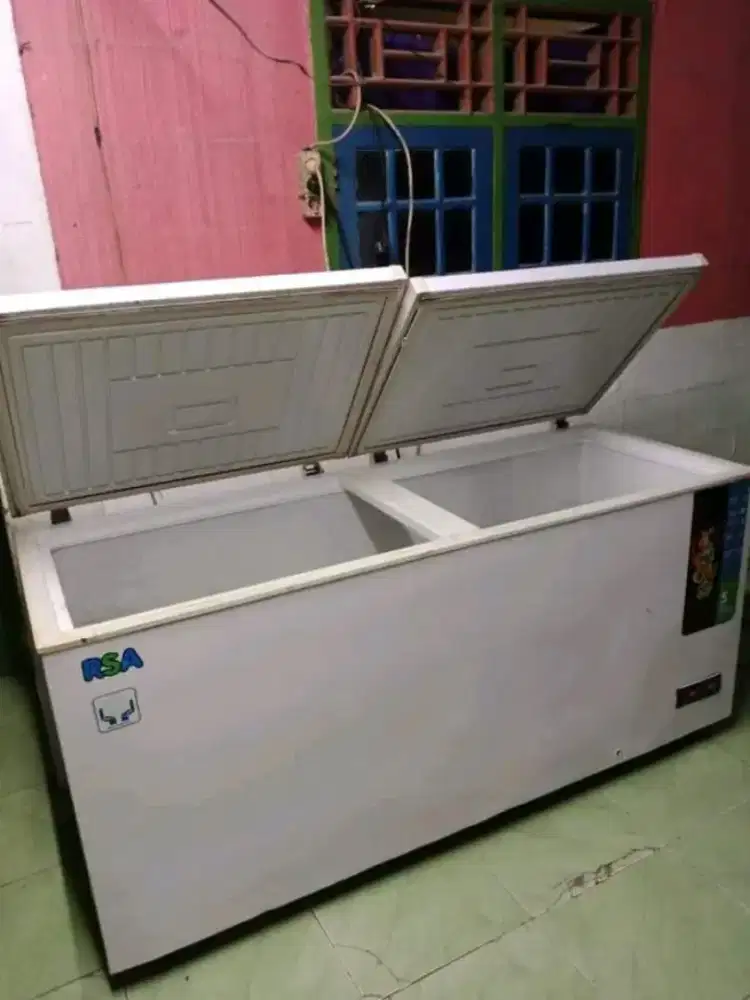 Jual prizer box merk RSA kapasitas 600 liter kondisi barang normal