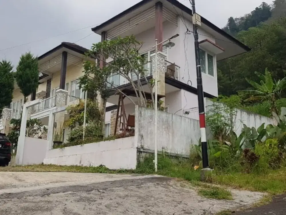 BEST INVESTMENT! DIJUAL VILLA BATU DEKAT BERBAGAI TEMPAT WISATA FULL FURNISH WITH PRIVATE POOL