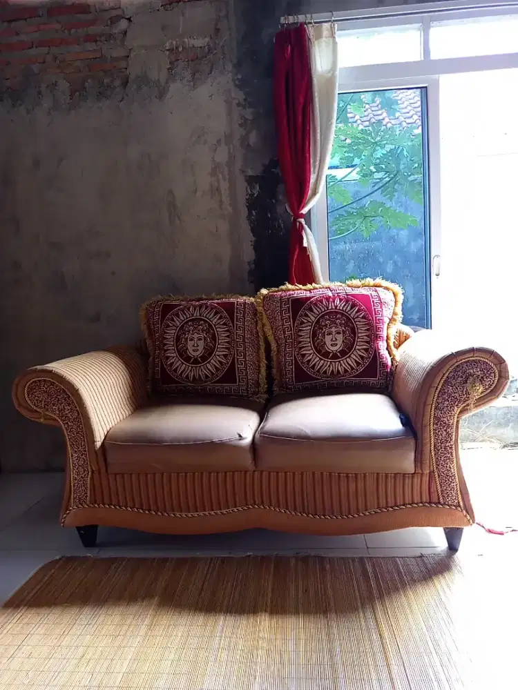 Sofa empuk mewah
