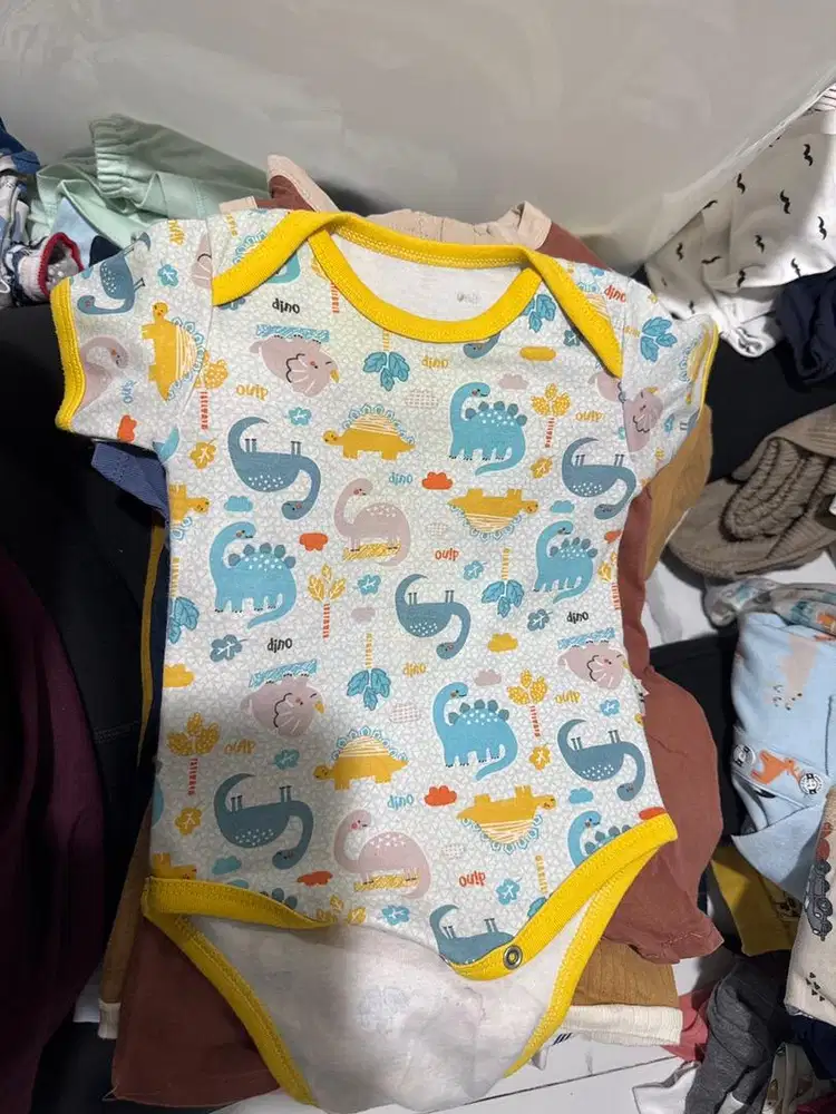 Baju bekas anak cowo usia 0-6 bulan 24pcs baju