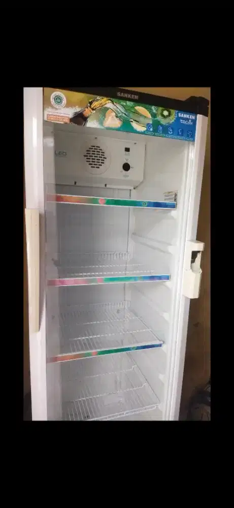 Jual showcase kulkas pendingin minuman ukuran tinggi merk SANKEN