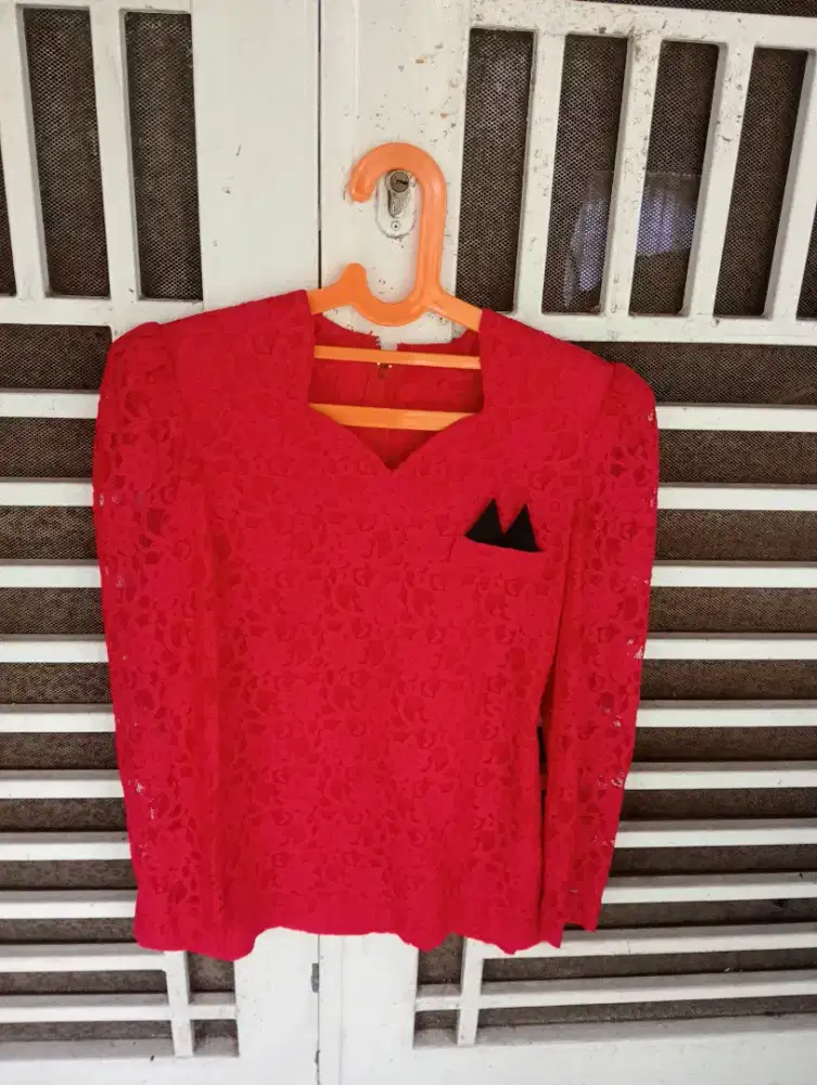 Kebaya Brukat Merah Jadul