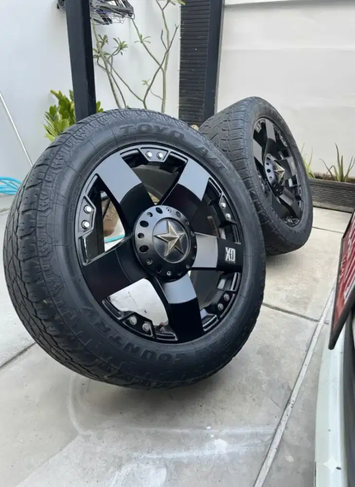 4 VELG ROCKSTAR + 4 BAN TOYO R20 EX FORTUNER
