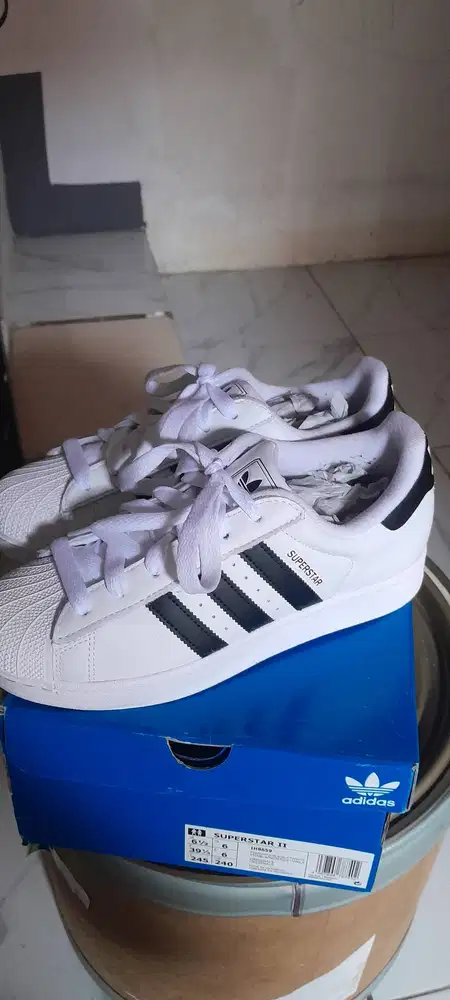 Dijual adidas superstar size 39,5