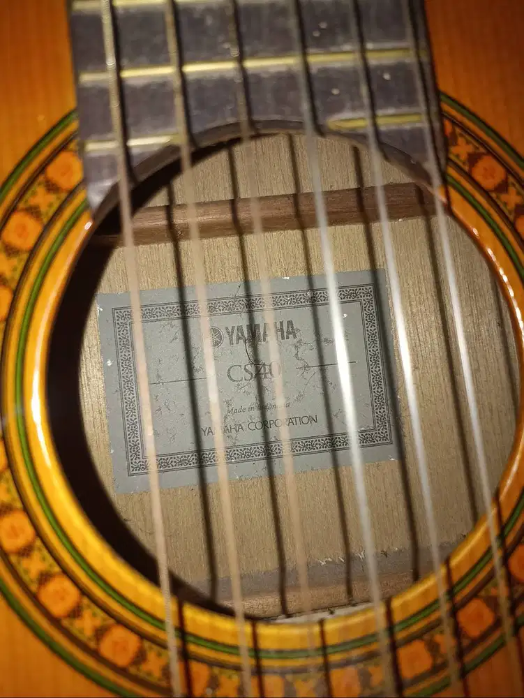 Dijual cepat gitar akustik yamaha cs40 bekas, kondisi masih bagus