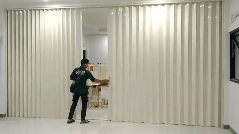 Pasang folding gate untuk warung ruko toko di Bandung. Tigadara teknik