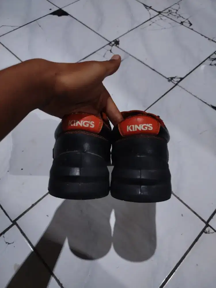 sepatu safety kings