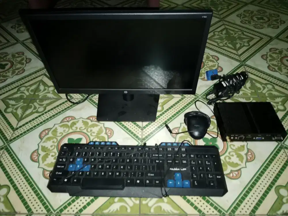 Komputer (layar monitor HP dan mini pc Intel Celeron)