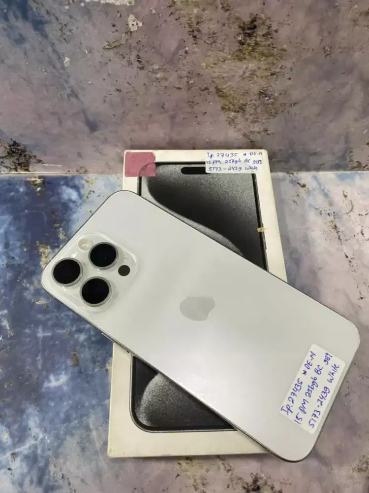 Di jual HP IPHONE 15 PRO MAX warna WHITE TITANIUM 256GB BEA CUKAI
