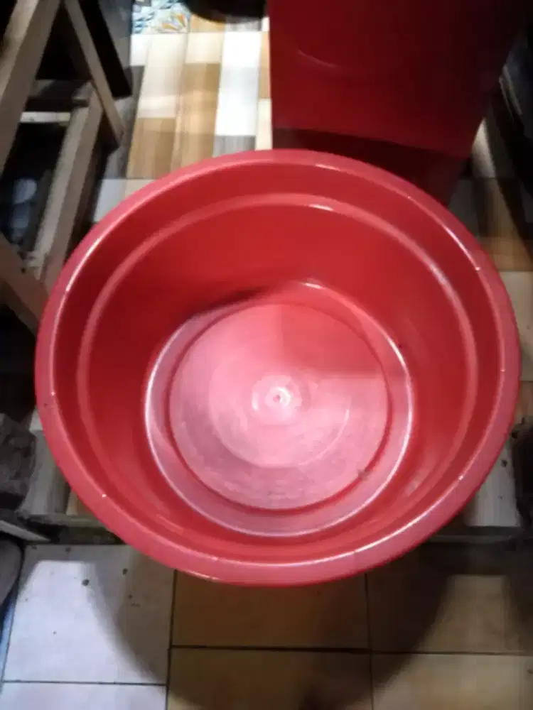 Ember plastik besar, dan aquarium