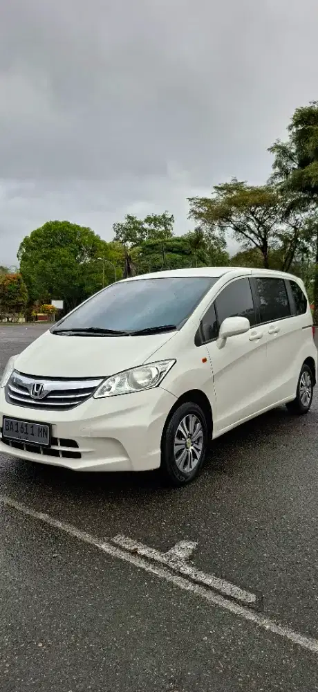 Honda freed SD AT 2012