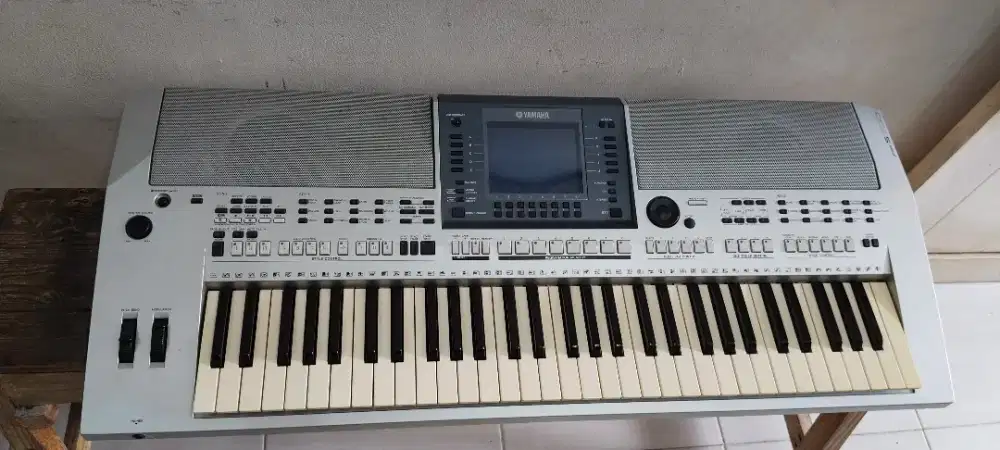 Keyboard yamaha psr s700