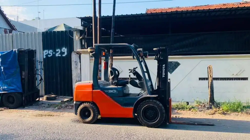 TOYOTA 3 TON MAST 3 METER STD SIAP KERJA LANGSUNG PEMILIK