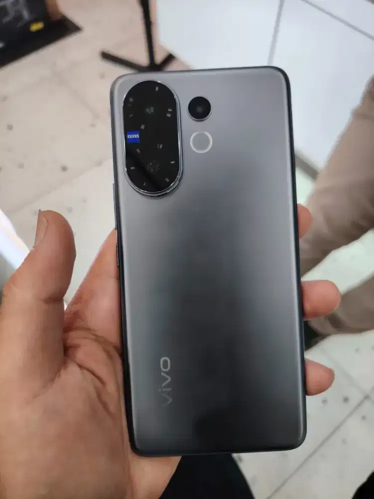 Bismillah V60 12/256gb like new
