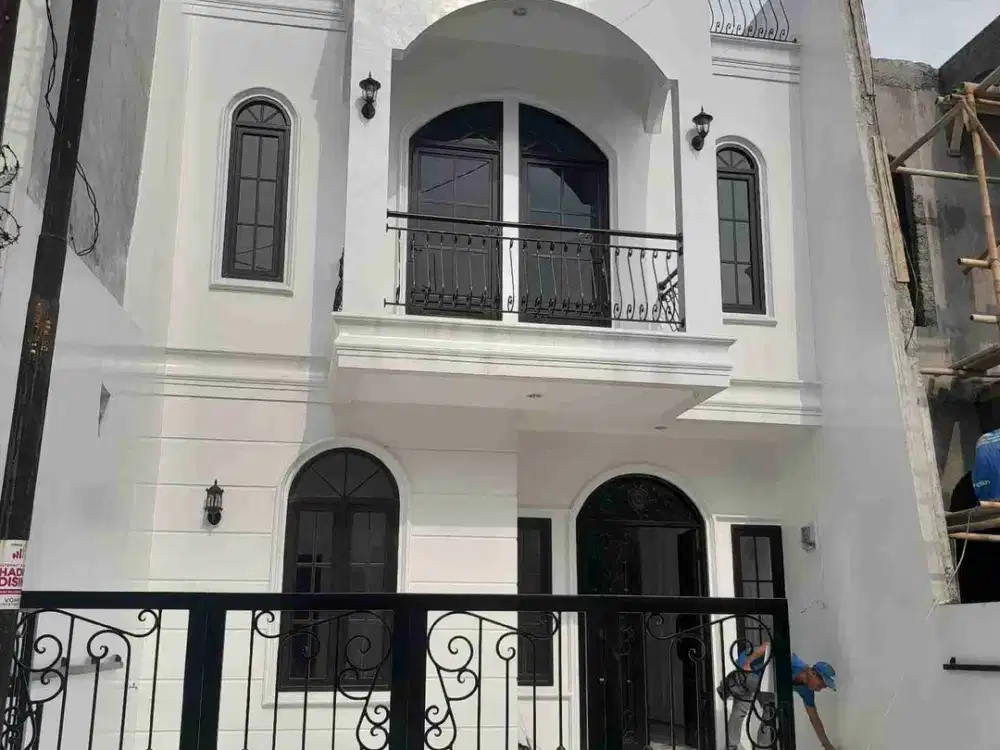 Rumah Baru 2 Lantai Model Klasik di Regol Bandung ada Rooftop
