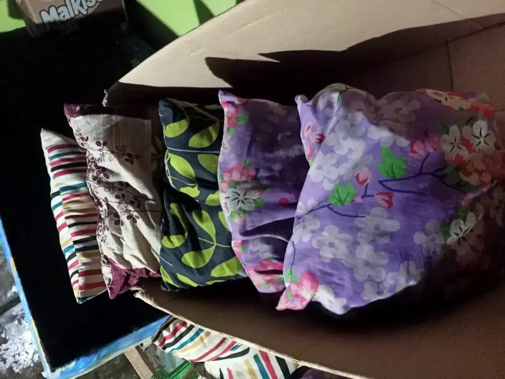 Di jual bantal 10 buah murah yg butuh dan minatbaja