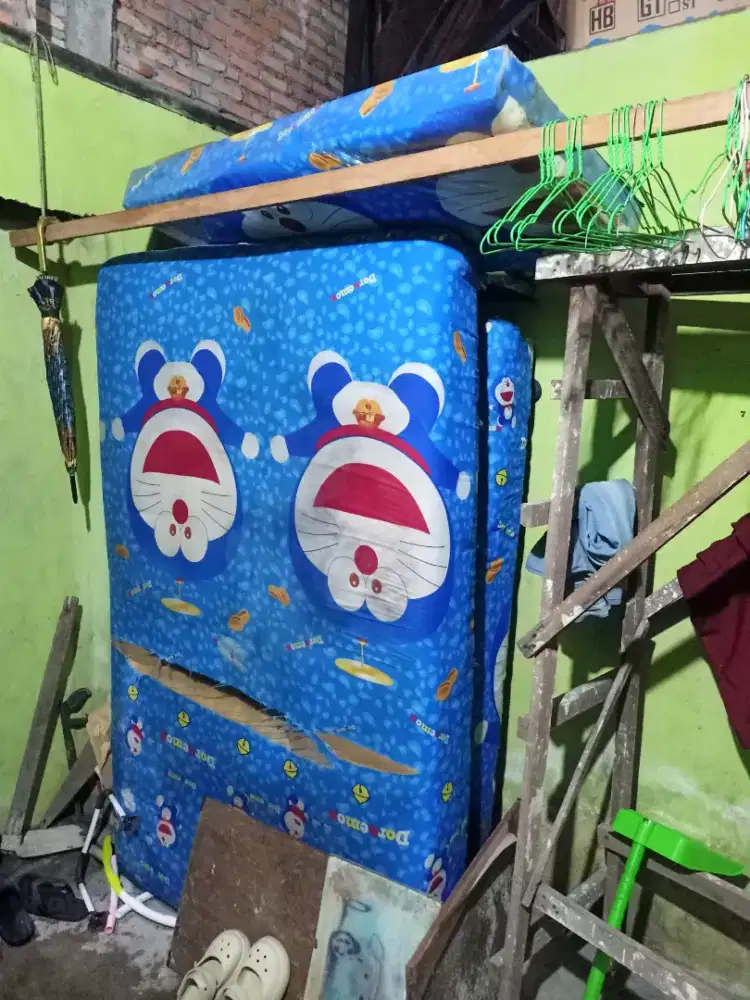 Di jual lkp kasur atas,bawah ,sandaran kepala pakai per minus sobek