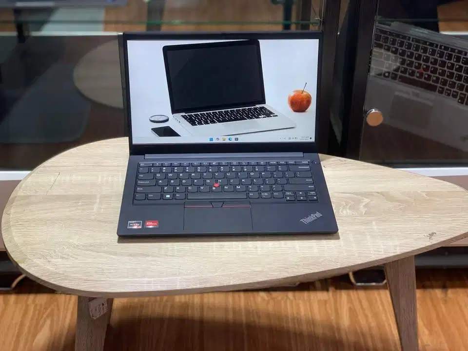 Lenovo Thinkpad E14 Gen 3 AMD Ryzen 5 12Cpu Ram 8GB SSD 256Gb Slim