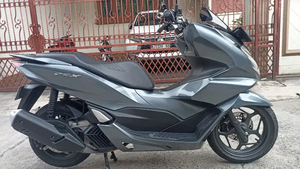 Honda PCX 160 tahun 2022 (pajak baru 11-2026).