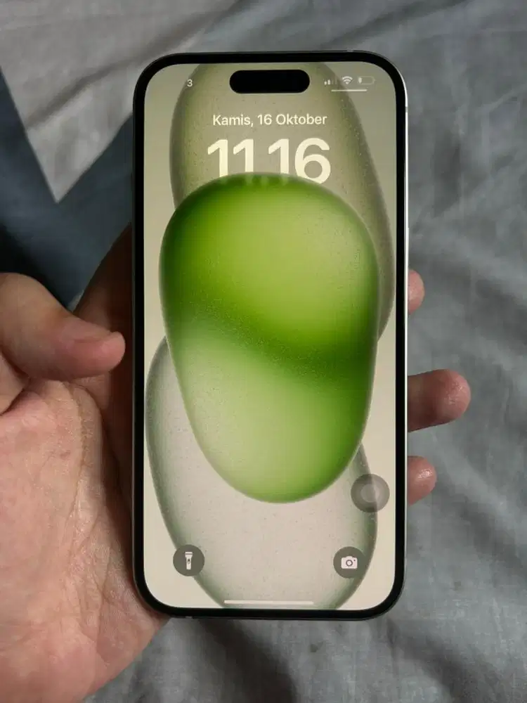 iPhone 15 Green
