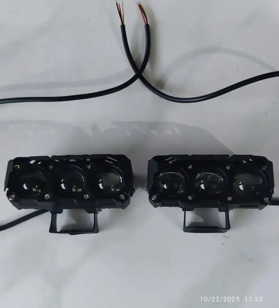 Lampu sorot 3 mata putih kuning
