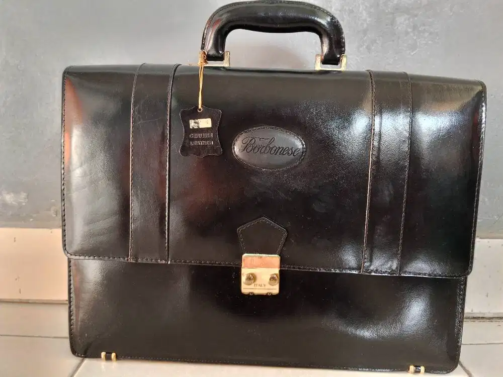Tas kulit original merk Borbonese dan Hebe