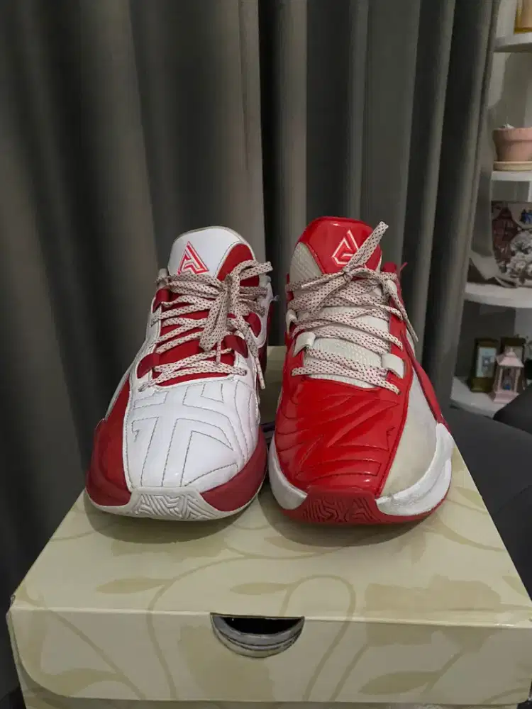 Sepatu basket unisex