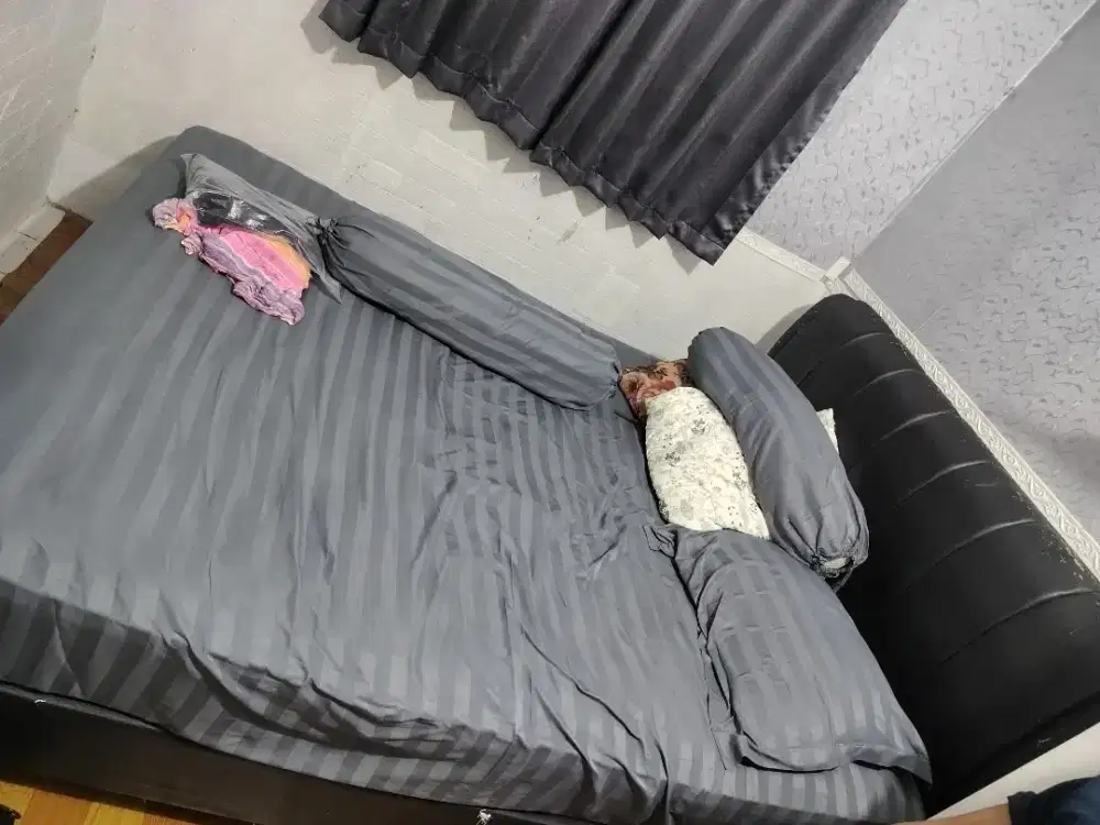 Dijual tempat tidur size 160x200 satu sett