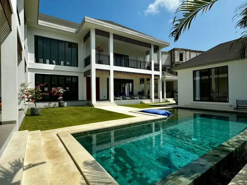 6 Bedroom Villa for sale in Kerobokan, Bali