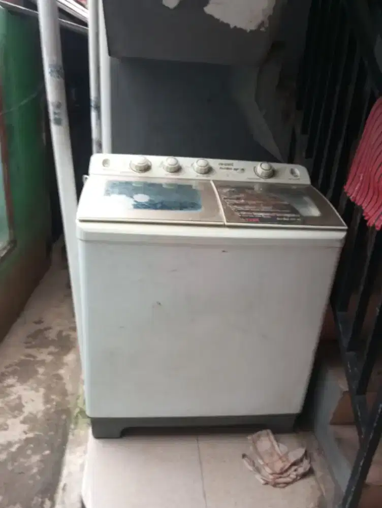 Mesin cuci 2 tabung akari