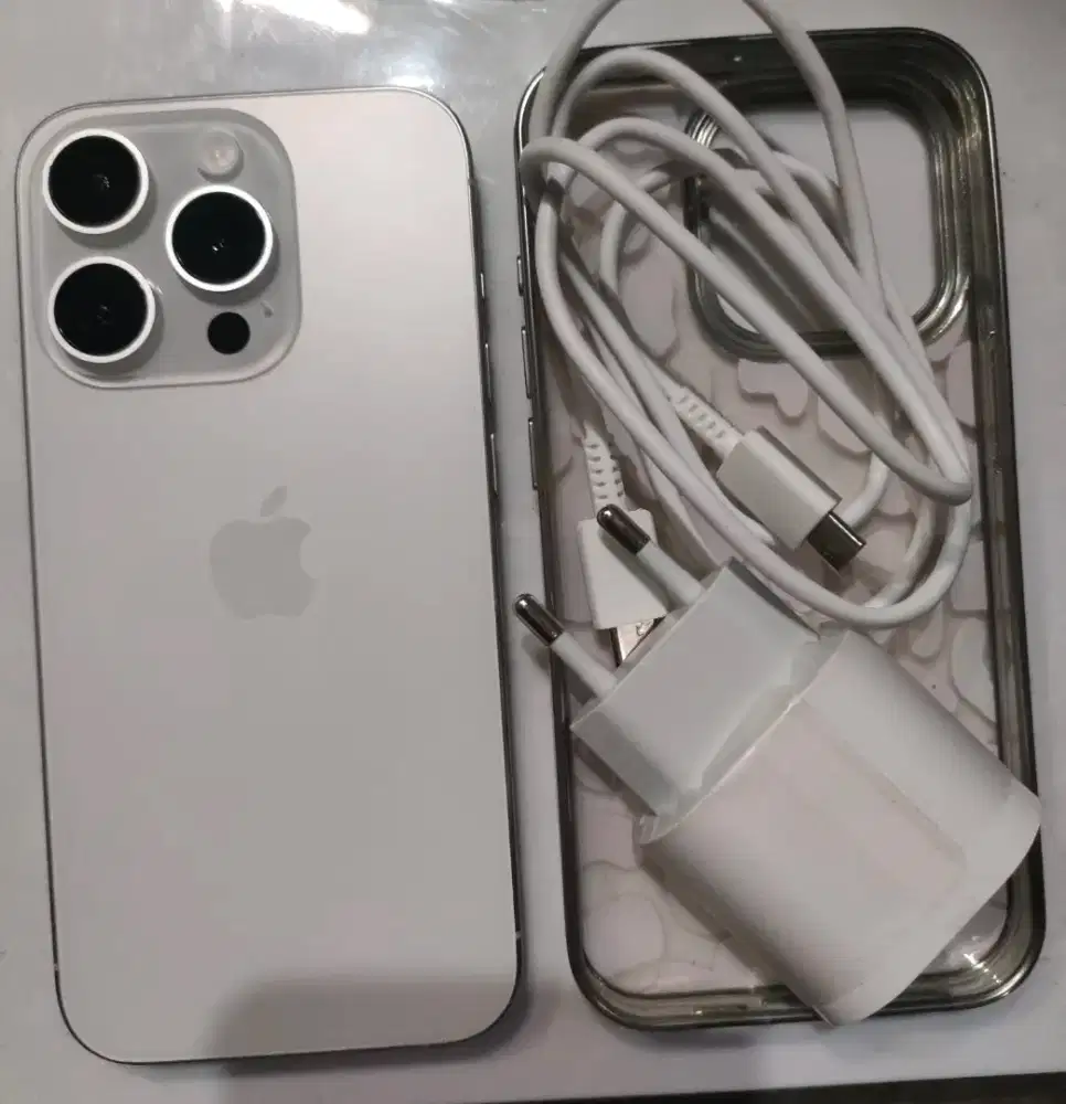 iPhone 15 pro 256 inter