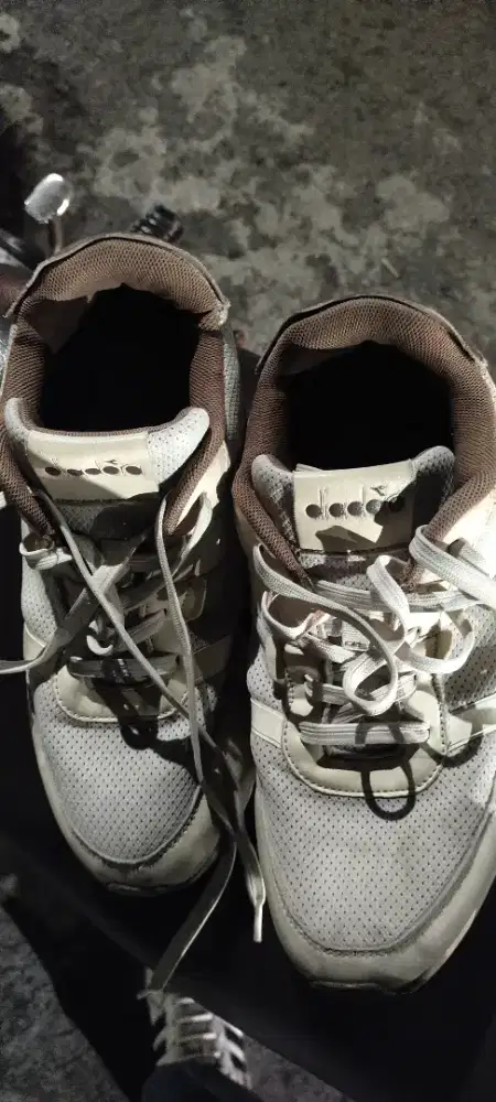 Sepatu diadora size 42