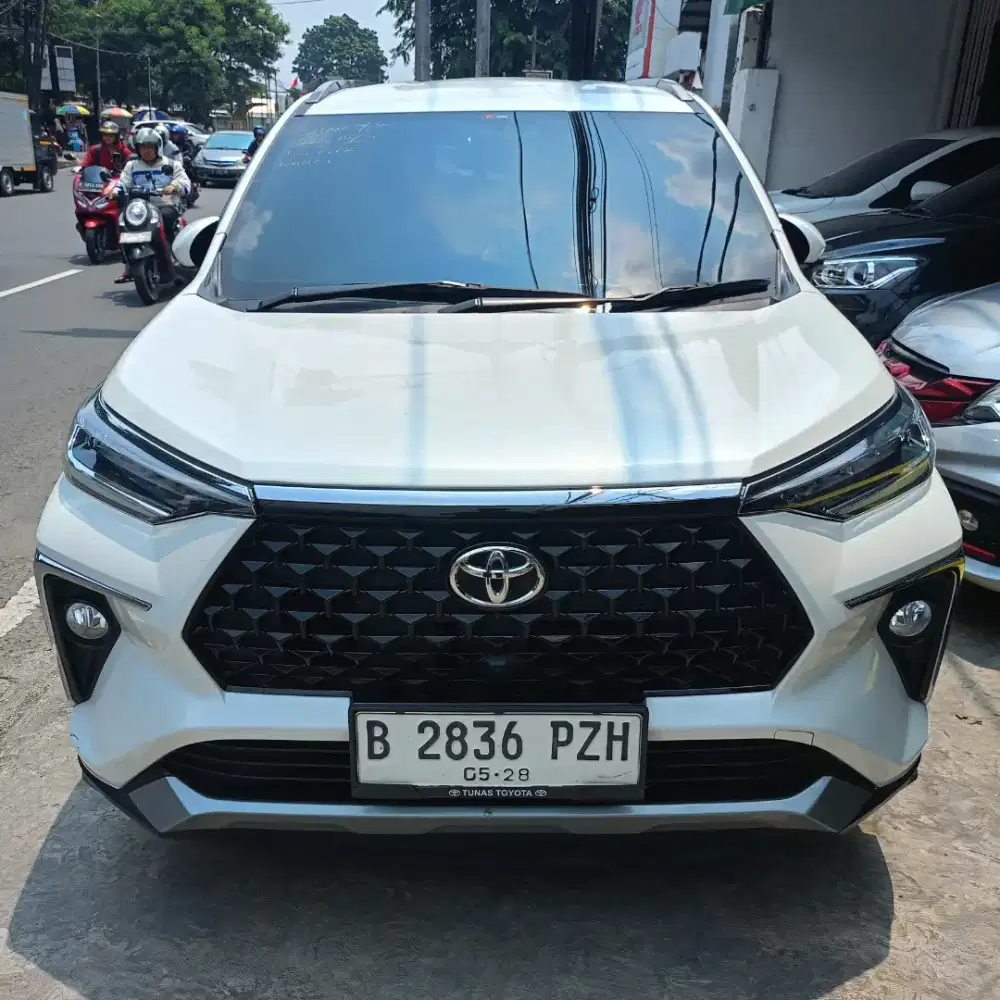 Jual Veloz Q matic 2023 murah saja DP 10 jt